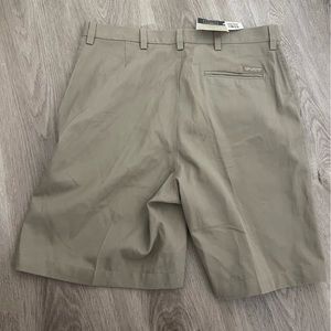 Haggar men’s classic khaki shorts - size 32 NWT